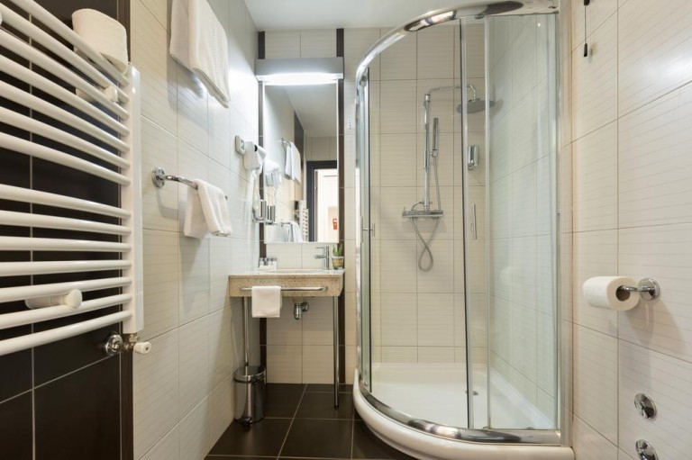 Comment réussir votre rénovation sanitaire aux Rousses ?